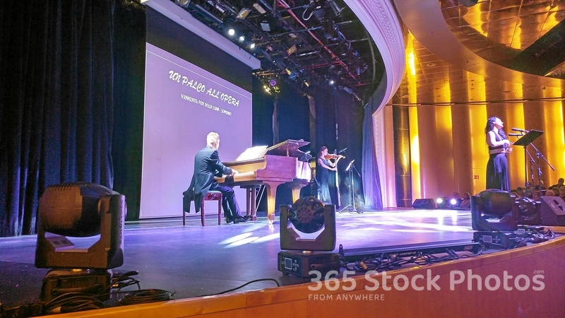 Concert Piano Stage 643789703