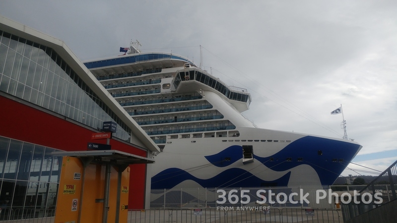 Cruise Ship 984645072